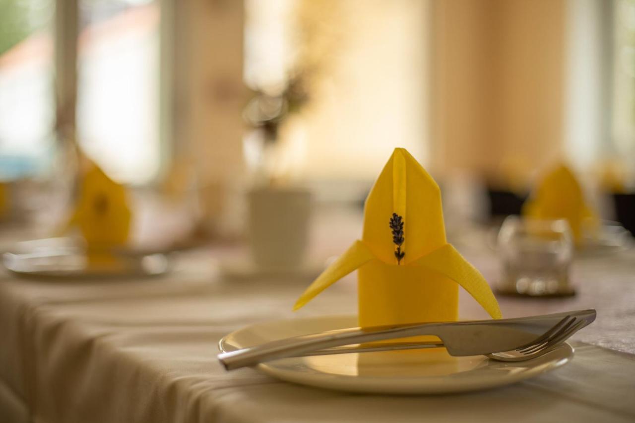 Familienhotel Schloss Leizen Bioverpflegung ภายนอก รูปภาพ